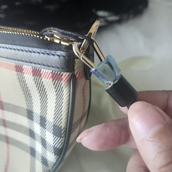 Authentic Burberry Olympia Vintage Beige Check Shoulder Bag - Picture 3 of 7